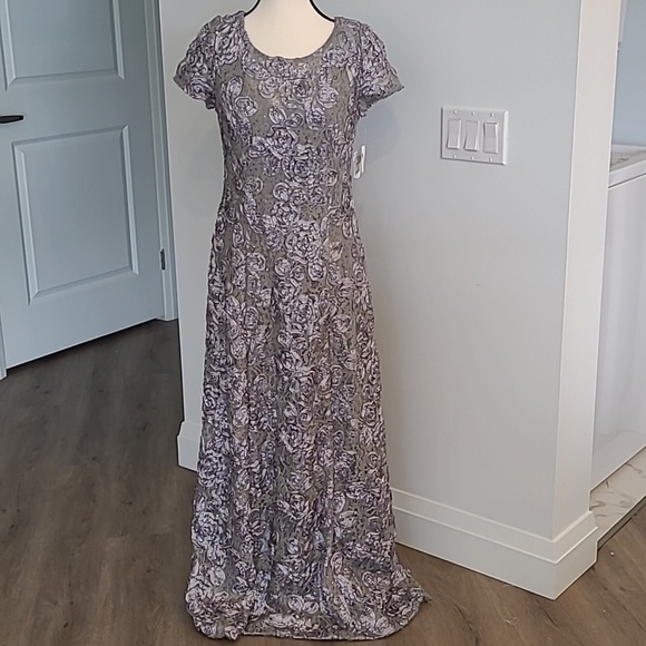 Alex Evenings Dresses & Skirts - Alex Evening Size 6 Grey Sequined, Flowery Formal, Full Length Dress